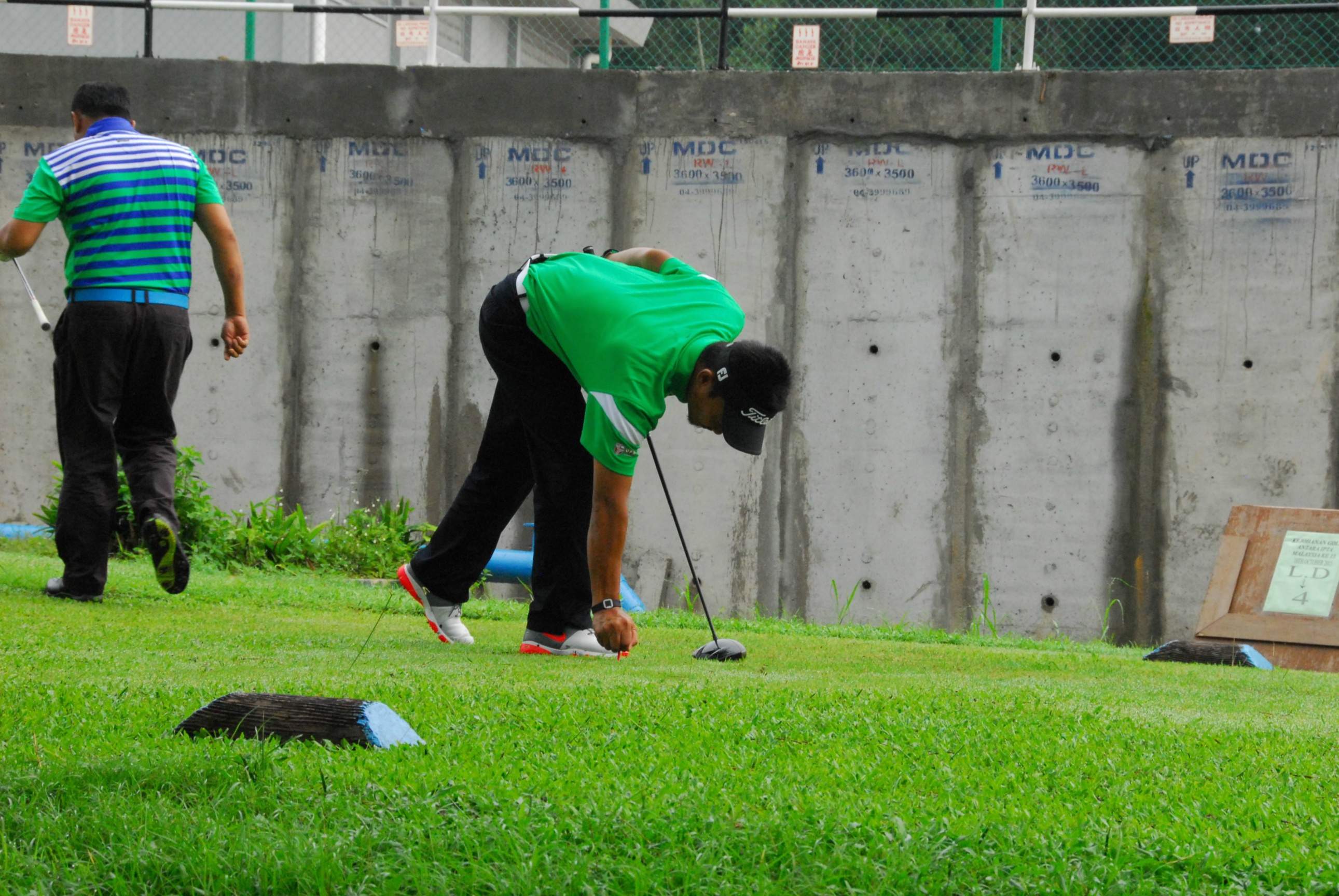 PRO15 157 GOLF DSC 0204.JPG